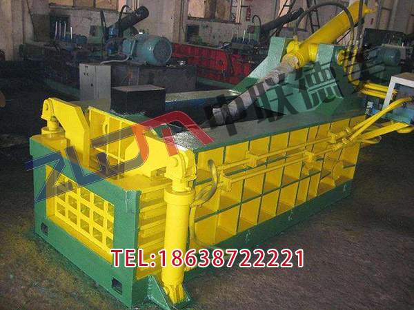 海南半自動(dòng)廢紙打包機(jī)工作